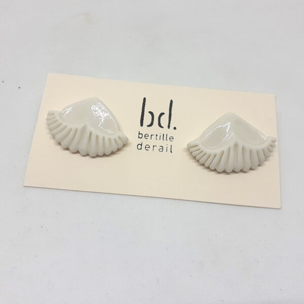 alchimies-lyon-click-and-collect-cadeaux-noel-artisanat-createurs-boutique-bijoux-bouclesoreilles-porcelaine-bertille-derail