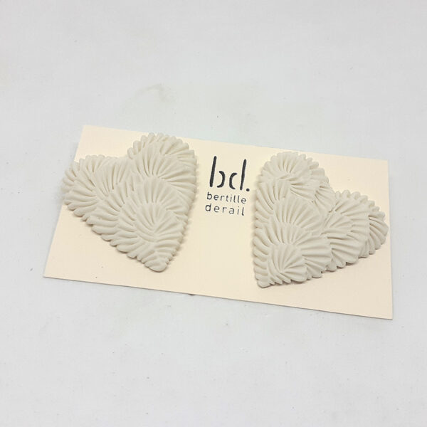 alchimies-lyon-click-and-collect-cadeaux-noel-artisanat-createurs-boutique-bijoux-bouclesoreilles-porcelaine-bertille-derail