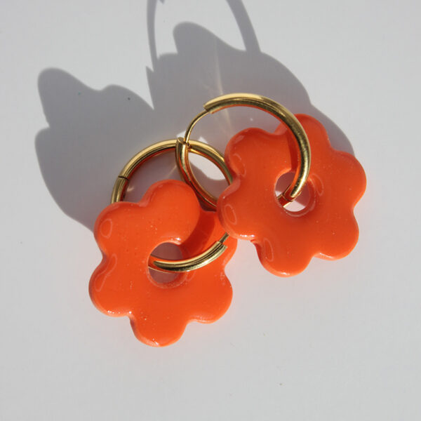 alchimies-lyon-click-and-collect-cadeaux-noel-artisanat-createurs-boutique-boucles-oreilles-creoles-polymelau-argile-polymere-couleurs-pop