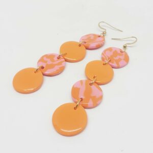 alchimies-lyon-click-and-collect-cadeaux-noel-artisanat-createurs-boutique-boucles-oreilles-creoles-polymelau-argile-polymere-couleurs-pop